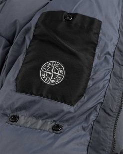 Stone Island Doudoune En Nylon Recycle Teinte En Vetement Gris Plomb | Vetements D'Exterieur